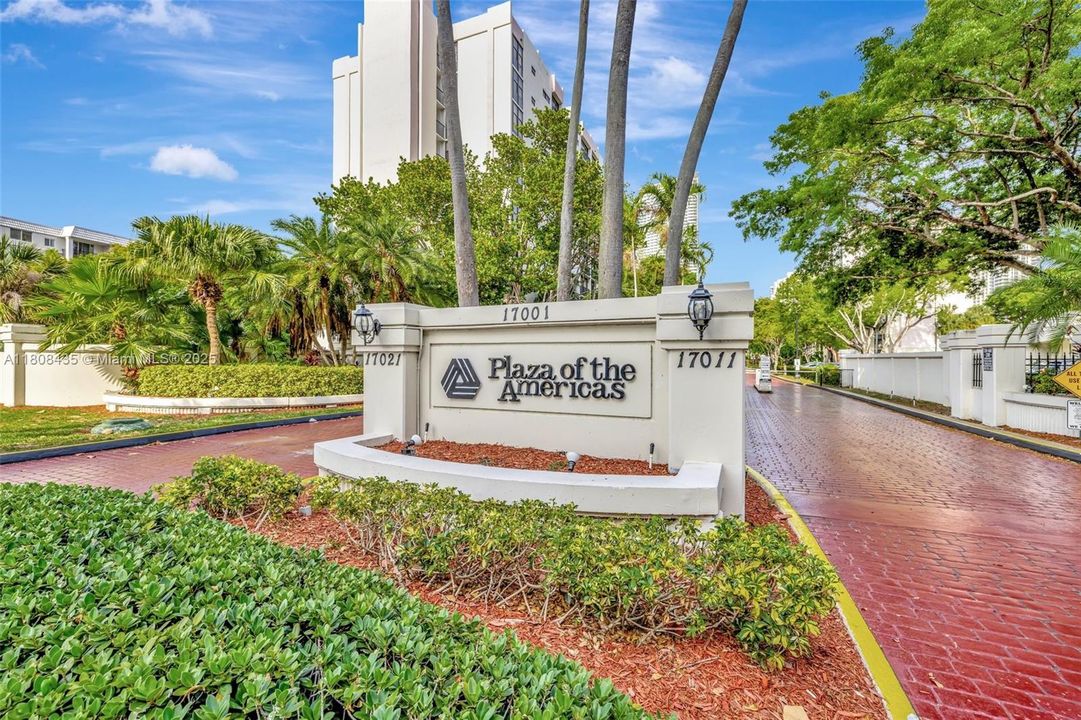 For Sale: $320,000 (2 beds, 2 baths, 894 Square Feet)