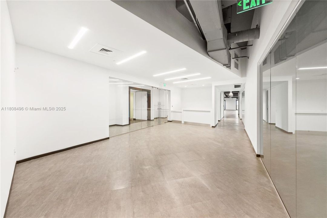 待售: $11,414,680 (0 贝兹, 0 浴室, 0 平方英尺)