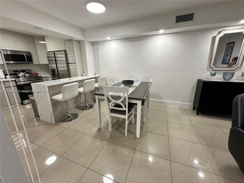 Active With Contract: $230,000 (2 beds, 1 baths, 863 Square Feet)