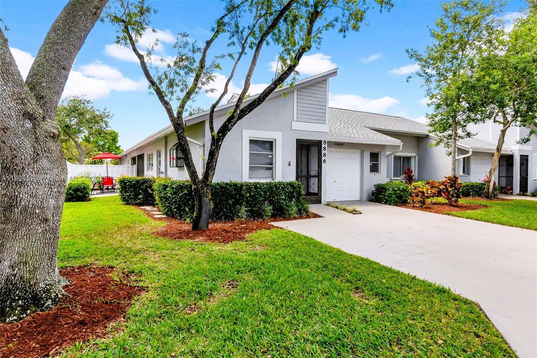 最近售出: $369,000 (2 贝兹, 2 浴室, 1148 平方英尺)