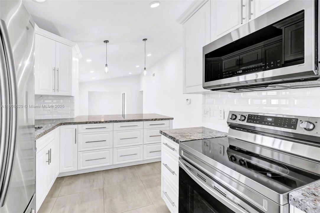 最近售出: $369,000 (2 贝兹, 2 浴室, 1148 平方英尺)