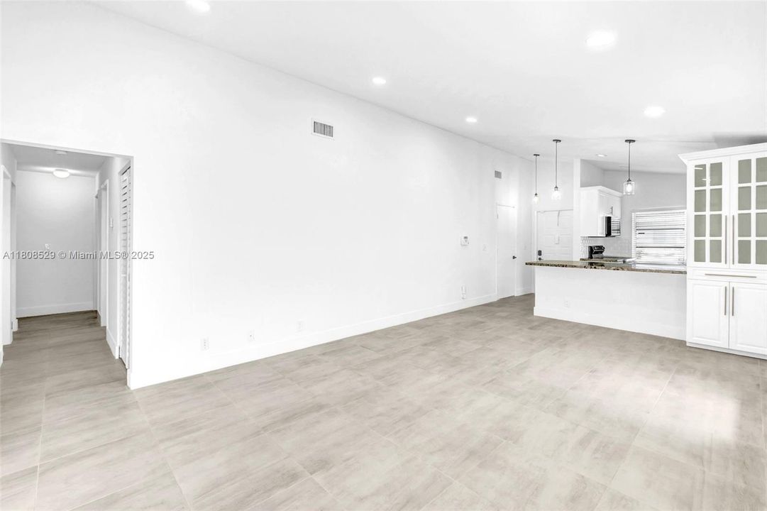 最近售出: $369,000 (2 贝兹, 2 浴室, 1148 平方英尺)