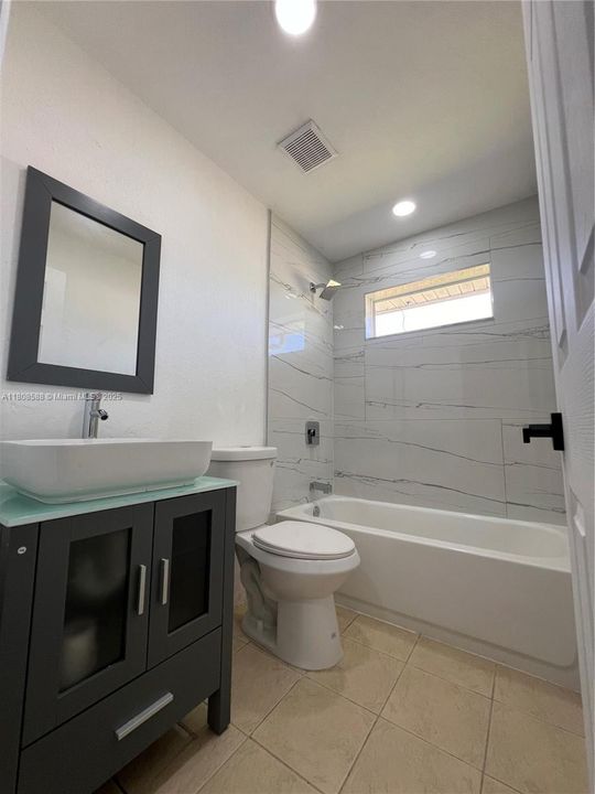 Recently Rented: $1,780 (3 beds, 2 baths, 1150 Square Feet)