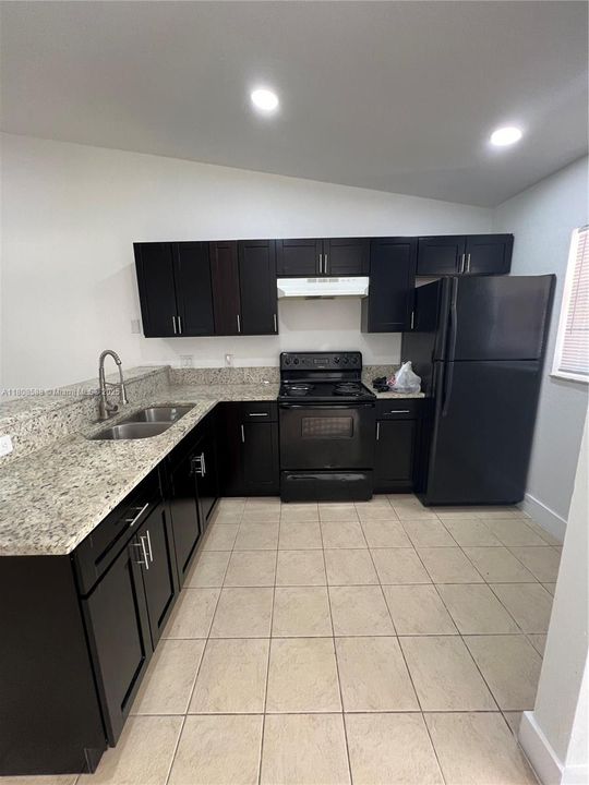 Recently Rented: $1,780 (3 beds, 2 baths, 1150 Square Feet)