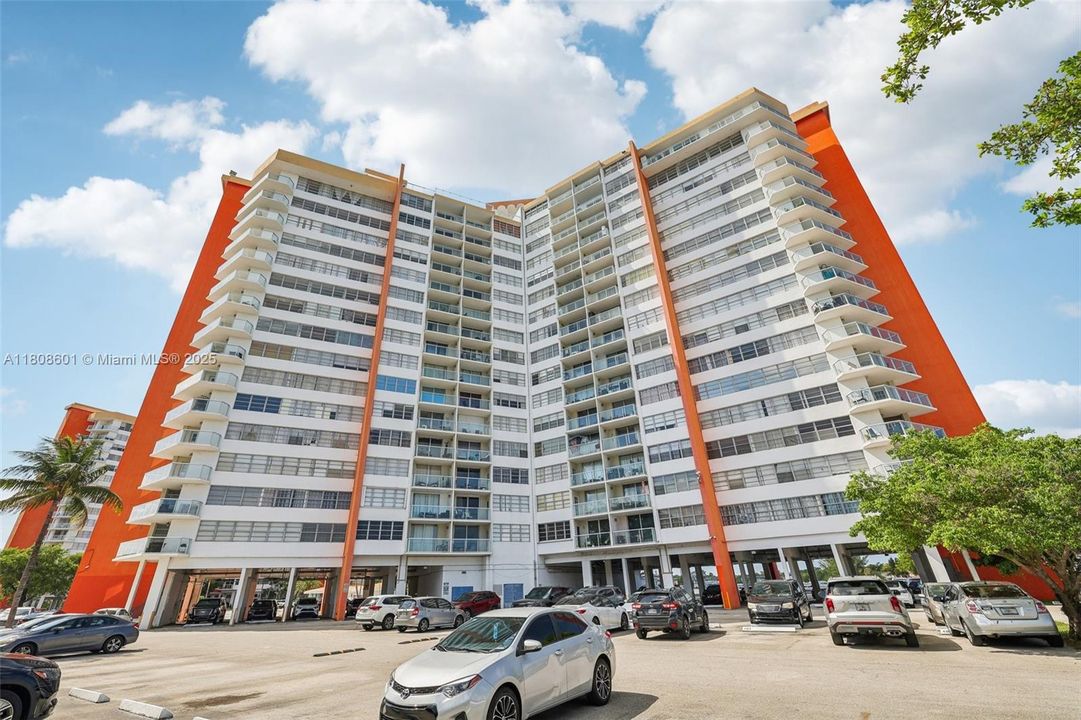 Active With Contract: $115,000 (1 beds, 1 baths, 801 Square Feet)