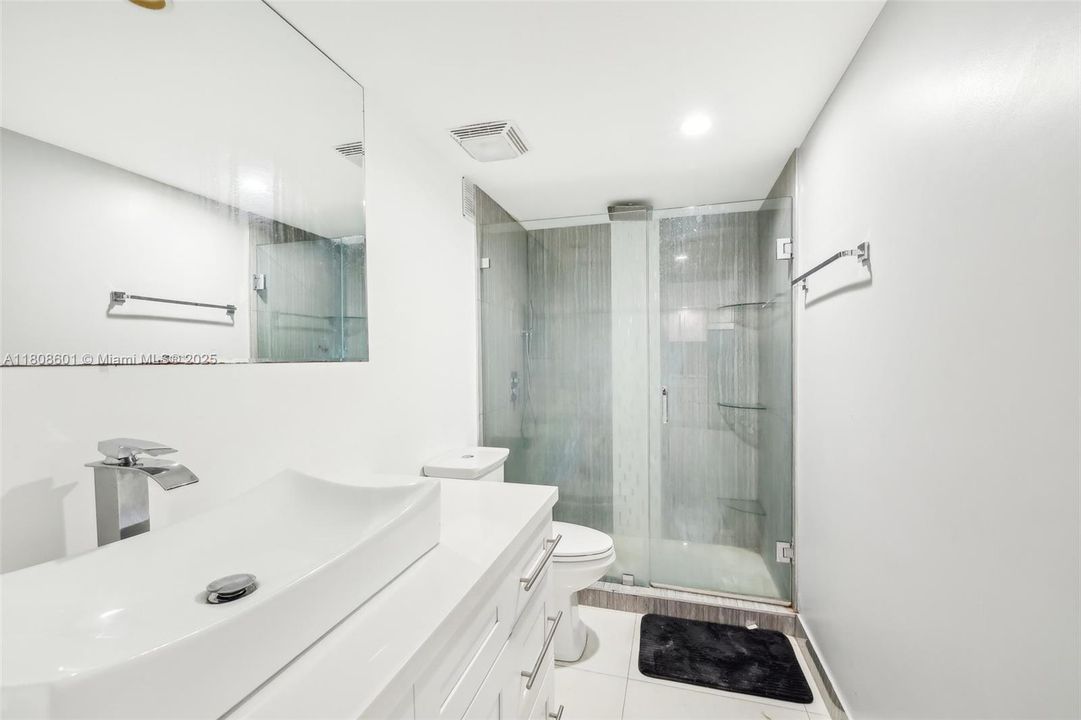 Active With Contract: $115,000 (1 beds, 1 baths, 801 Square Feet)