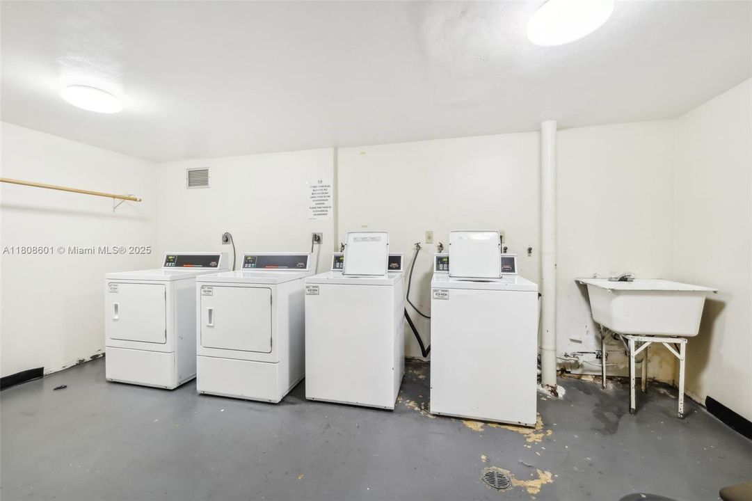 Active With Contract: $115,000 (1 beds, 1 baths, 801 Square Feet)