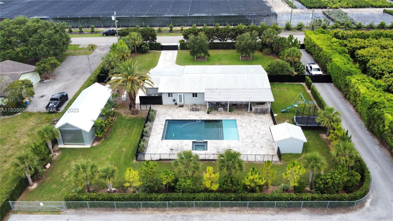 Недавно продано: $1,100,000 (3 спален, 2 ванн, 2234 Квадратных фут)