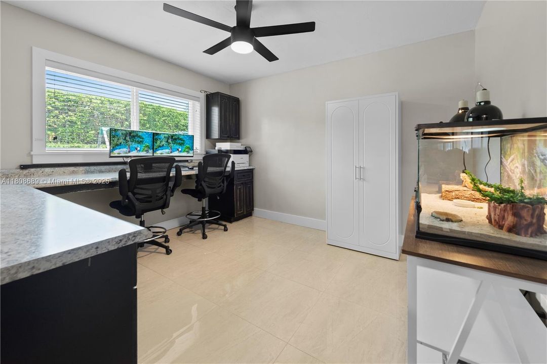 Недавно продано: $1,100,000 (3 спален, 2 ванн, 2234 Квадратных фут)