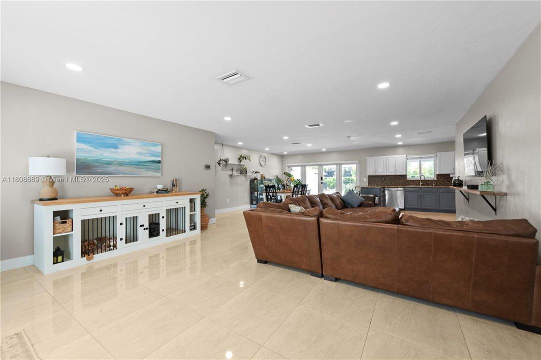 Недавно продано: $1,100,000 (3 спален, 2 ванн, 2234 Квадратных фут)