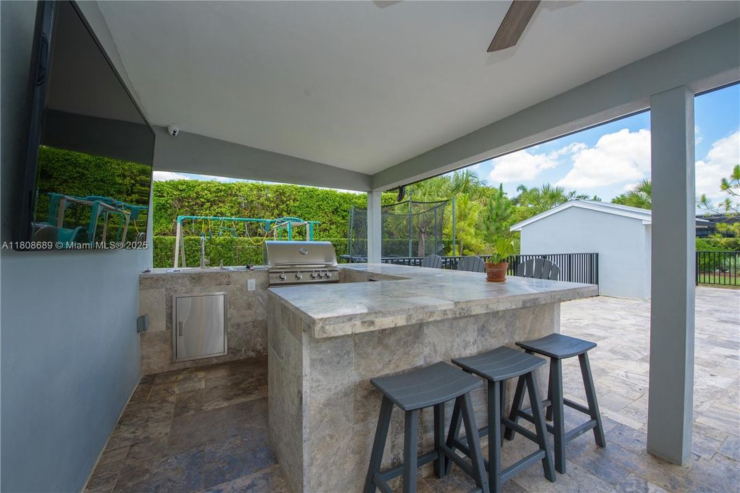 Недавно продано: $1,100,000 (3 спален, 2 ванн, 2234 Квадратных фут)