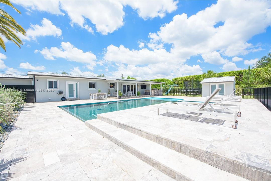 Недавно продано: $1,100,000 (3 спален, 2 ванн, 2234 Квадратных фут)