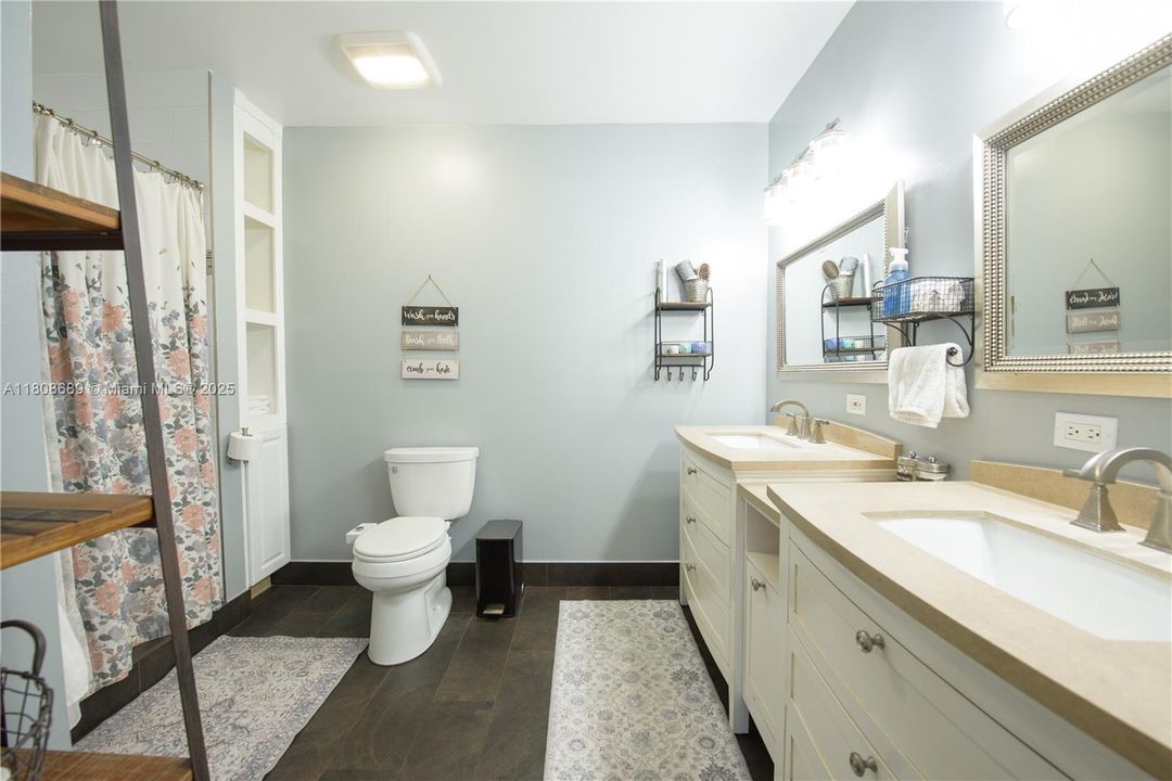 Недавно продано: $1,100,000 (3 спален, 2 ванн, 2234 Квадратных фут)