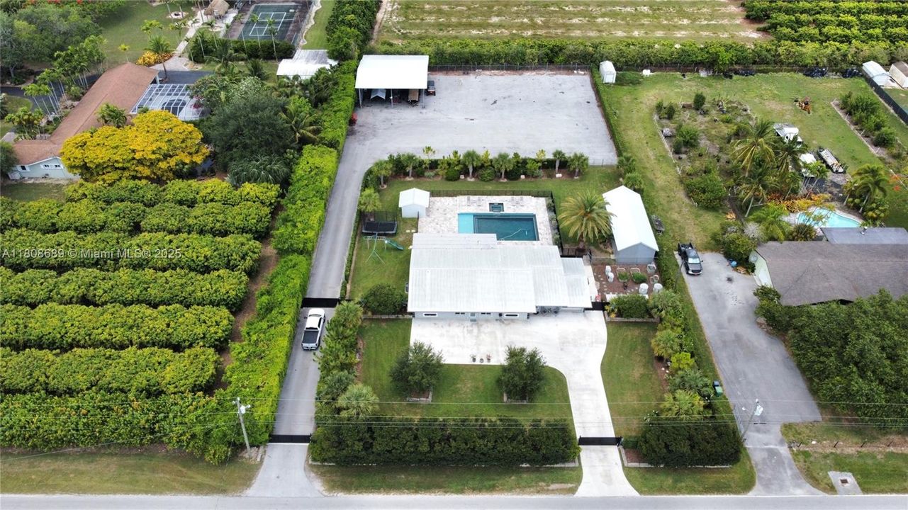 Недавно продано: $1,100,000 (3 спален, 2 ванн, 2234 Квадратных фут)