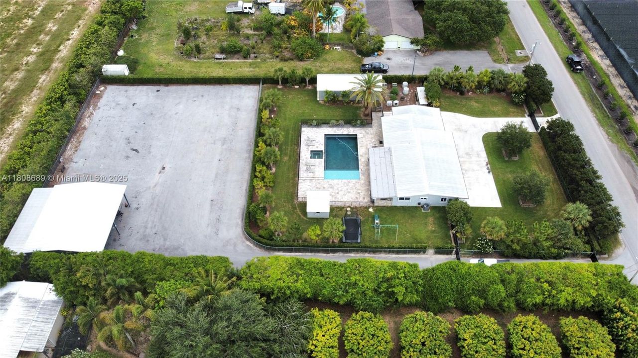 Недавно продано: $1,100,000 (3 спален, 2 ванн, 2234 Квадратных фут)