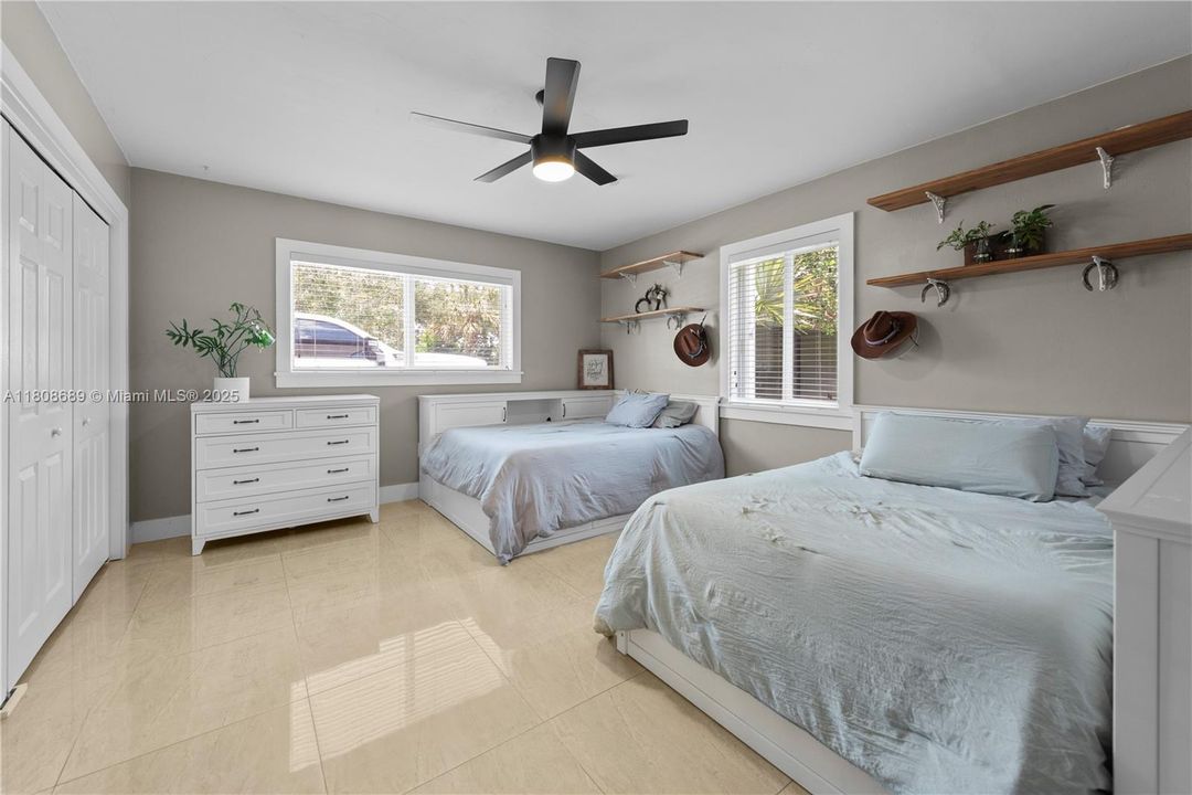 Недавно продано: $1,100,000 (3 спален, 2 ванн, 2234 Квадратных фут)