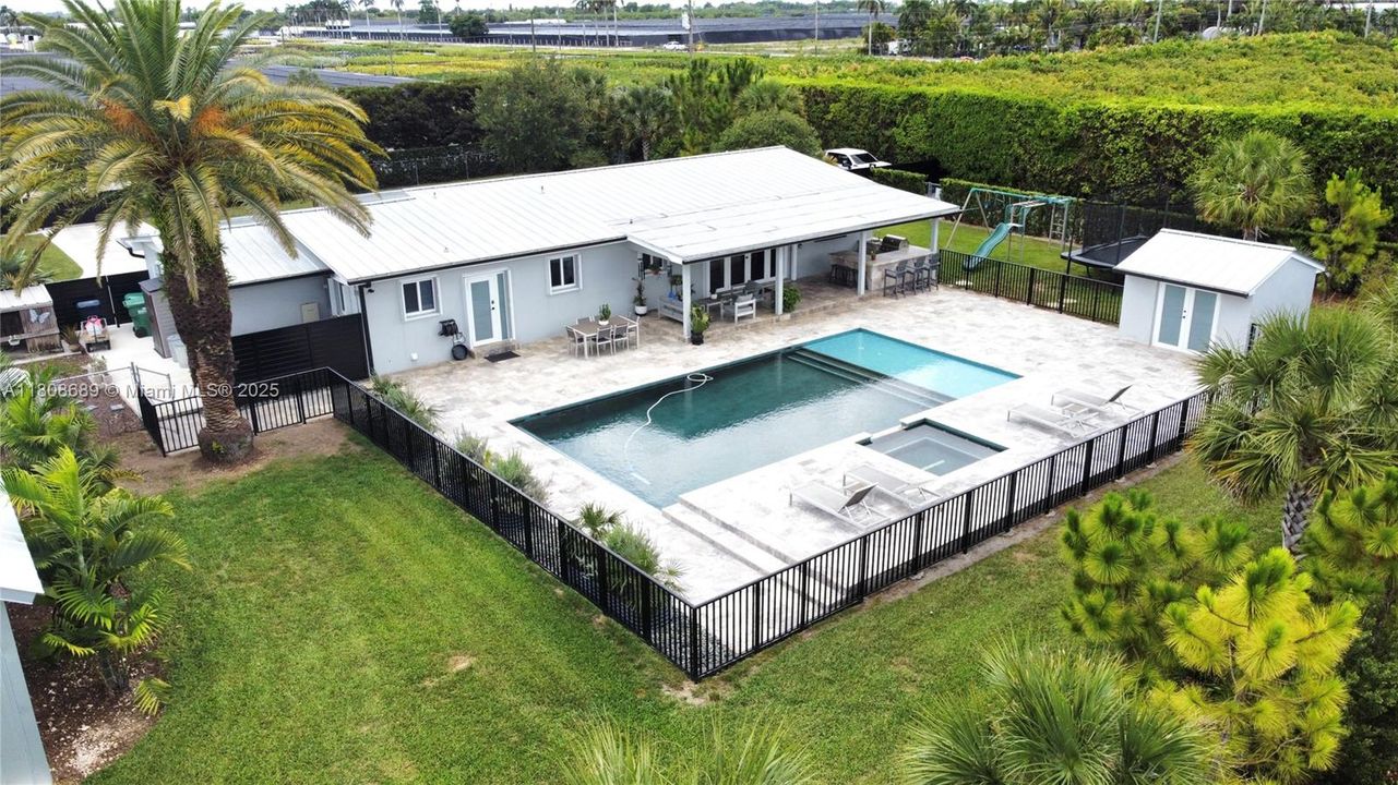 Недавно продано: $1,100,000 (3 спален, 2 ванн, 2234 Квадратных фут)