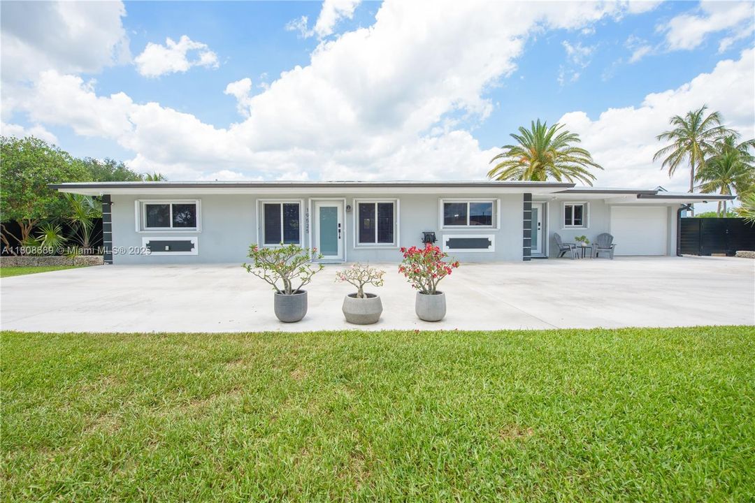 Недавно продано: $1,100,000 (3 спален, 2 ванн, 2234 Квадратных фут)