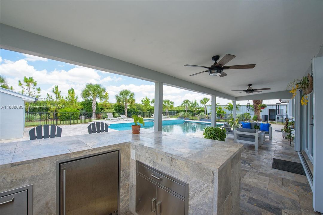 Недавно продано: $1,100,000 (3 спален, 2 ванн, 2234 Квадратных фут)