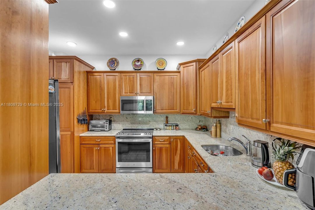 Недавно продано: $1,050,000 (3 спален, 2 ванн, 1734 Квадратных фут)