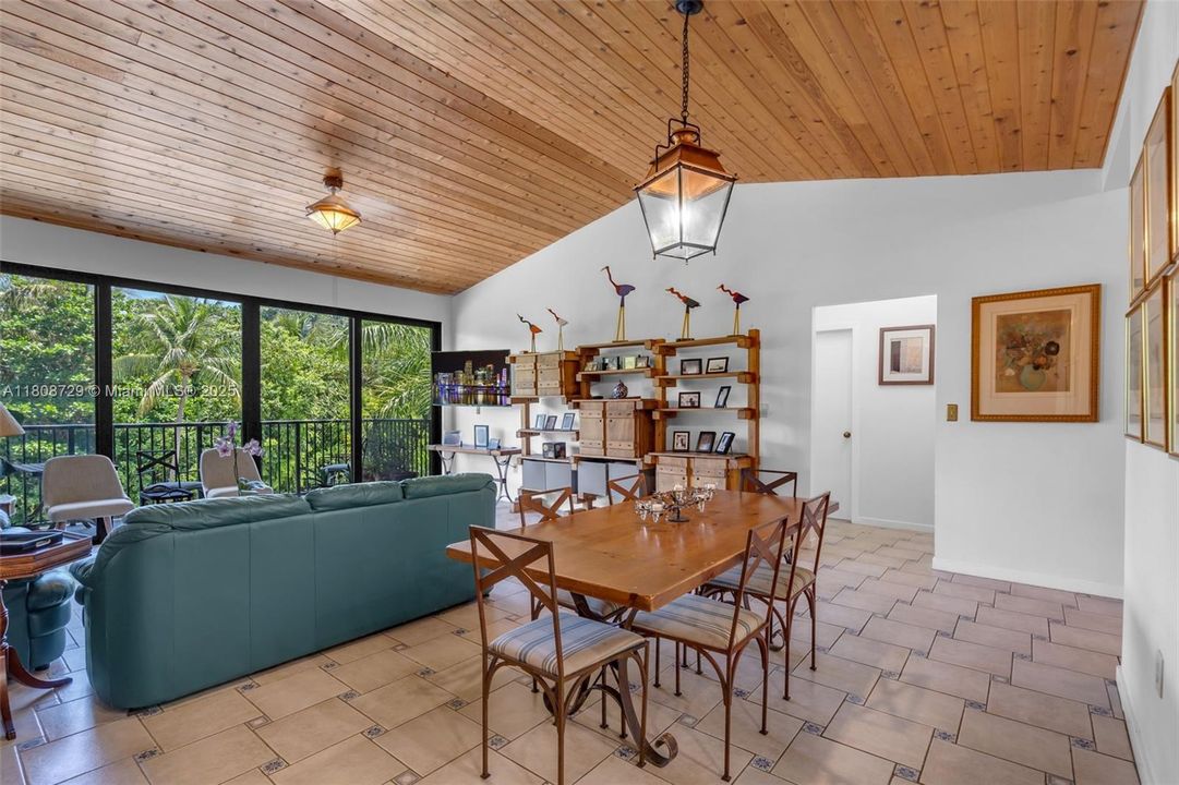 Недавно продано: $1,050,000 (3 спален, 2 ванн, 1734 Квадратных фут)