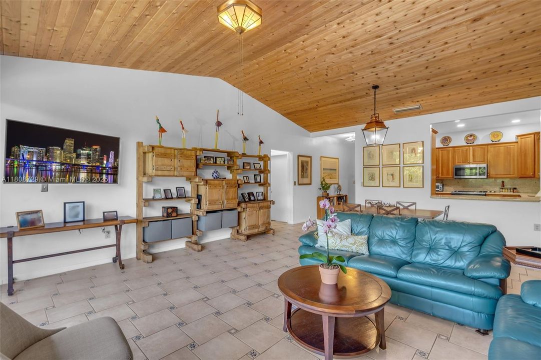 Недавно продано: $1,050,000 (3 спален, 2 ванн, 1734 Квадратных фут)