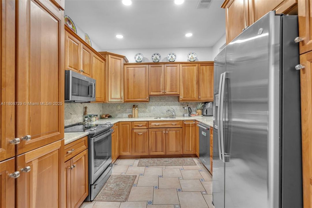 Недавно продано: $1,050,000 (3 спален, 2 ванн, 1734 Квадратных фут)