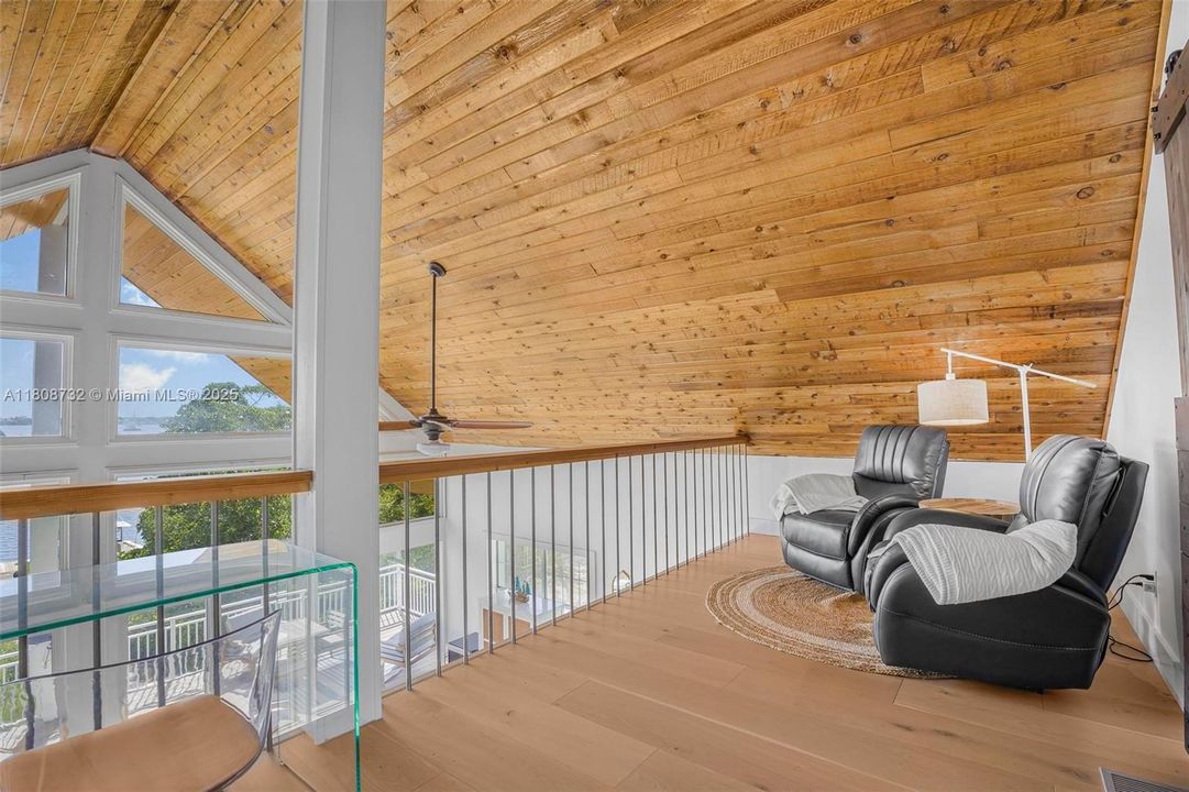 На продажу: $2,999,999 (3 спален, 2 ванн, 1711 Квадратных фут)