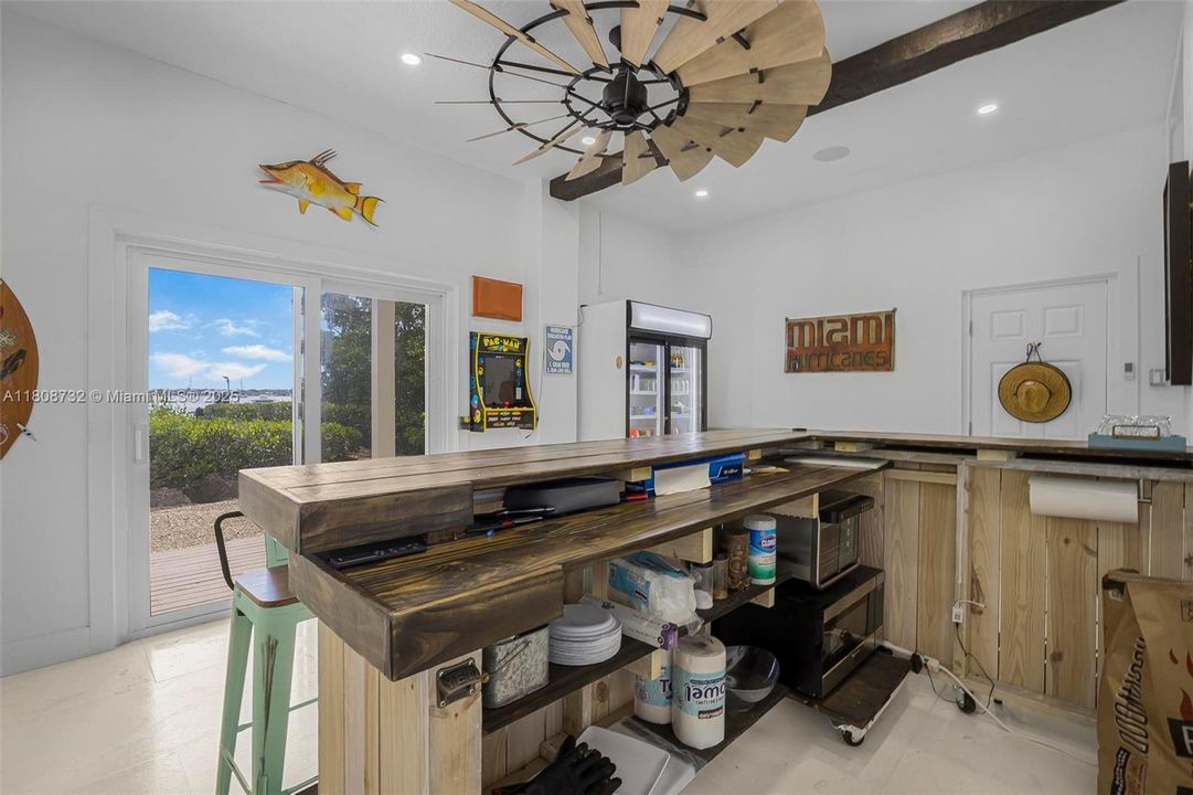 На продажу: $2,999,999 (3 спален, 2 ванн, 1711 Квадратных фут)