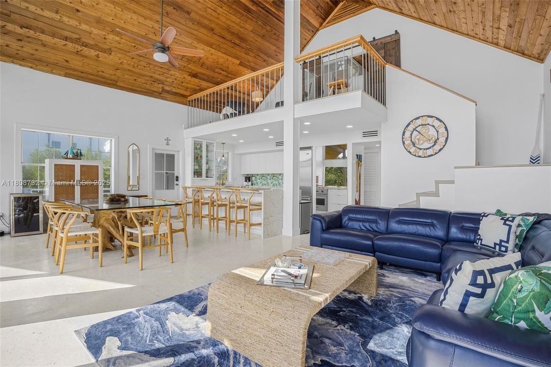 На продажу: $2,999,999 (3 спален, 2 ванн, 1711 Квадратных фут)