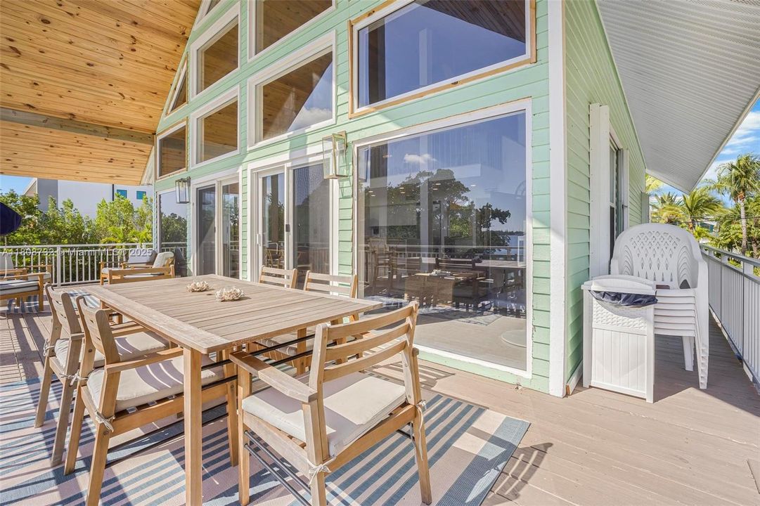 На продажу: $2,999,999 (3 спален, 2 ванн, 1711 Квадратных фут)