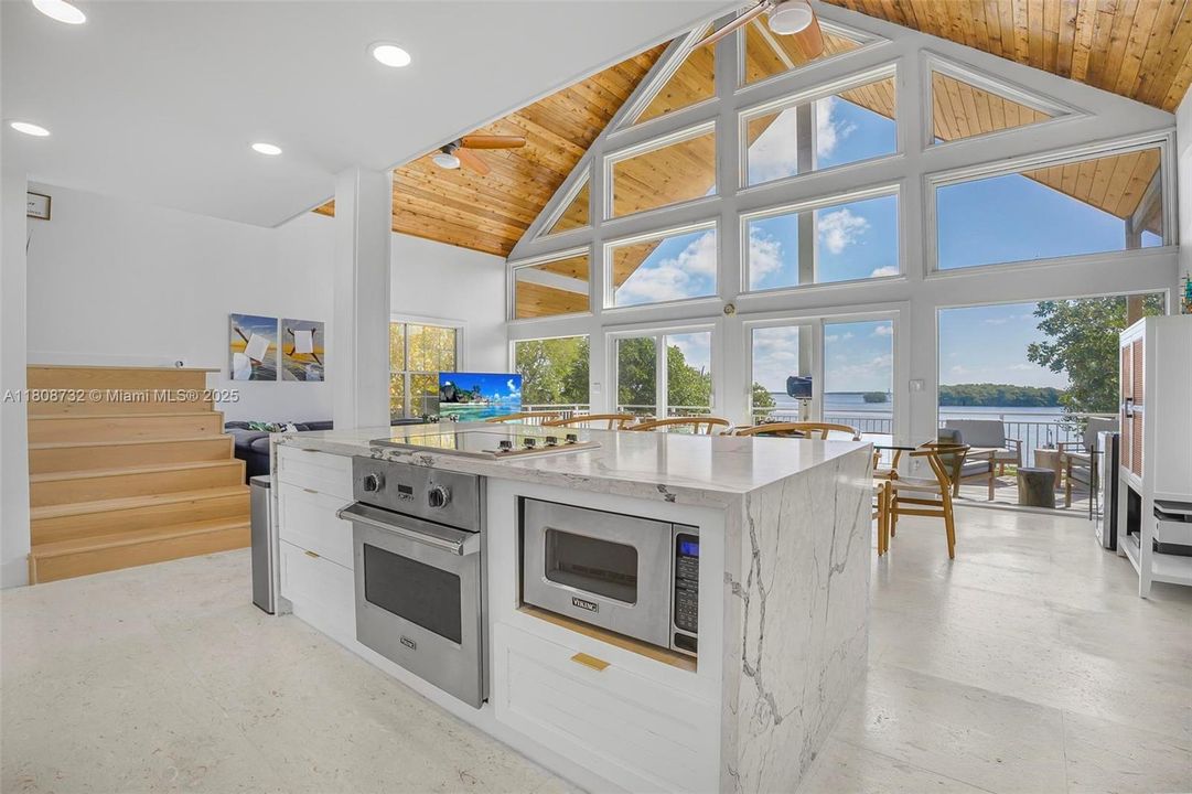 На продажу: $2,999,999 (3 спален, 2 ванн, 1711 Квадратных фут)