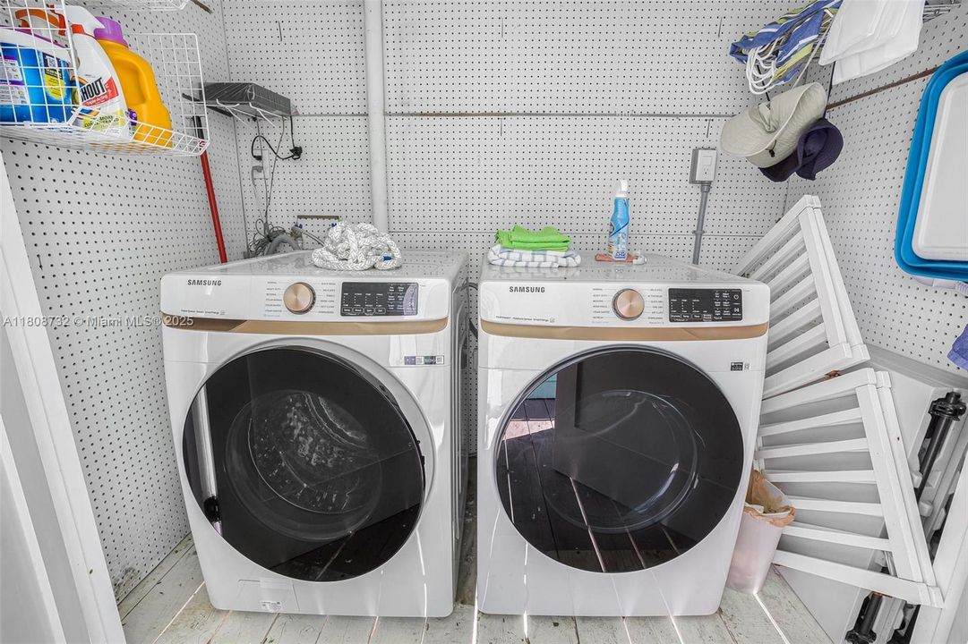 На продажу: $2,999,999 (3 спален, 2 ванн, 1711 Квадратных фут)