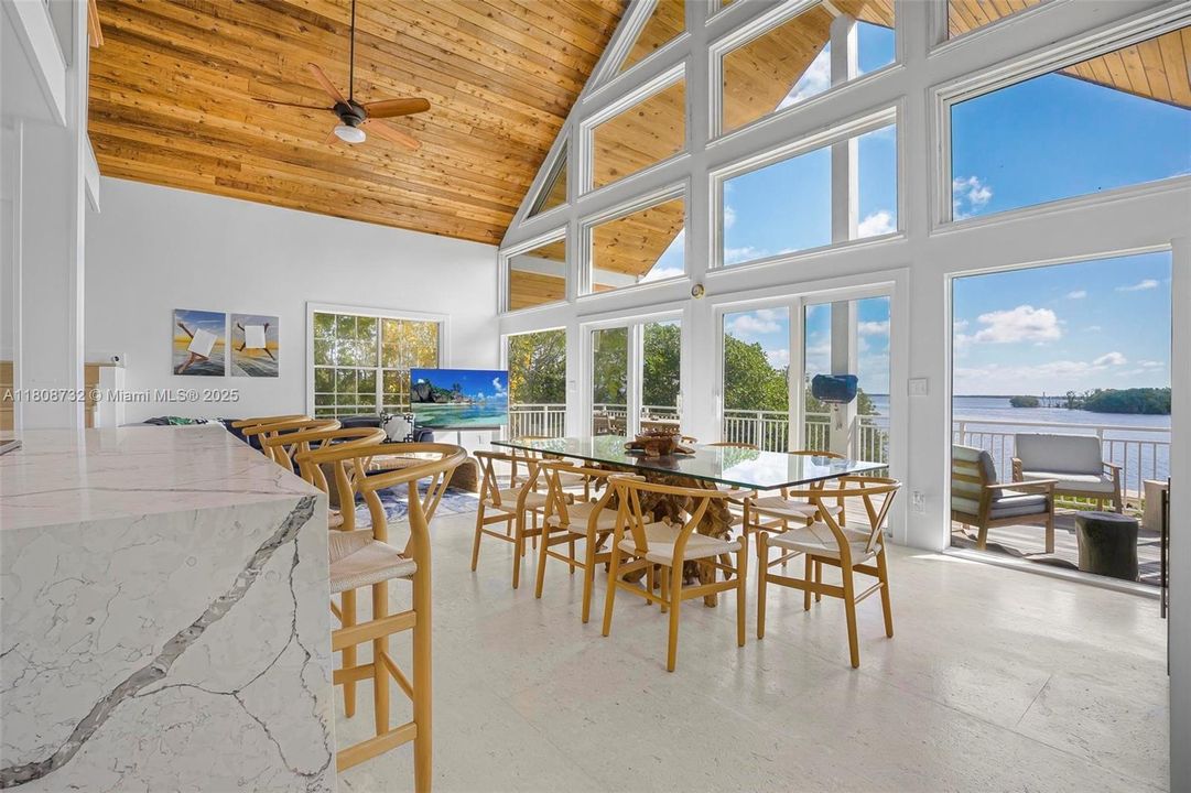 На продажу: $2,999,999 (3 спален, 2 ванн, 1711 Квадратных фут)