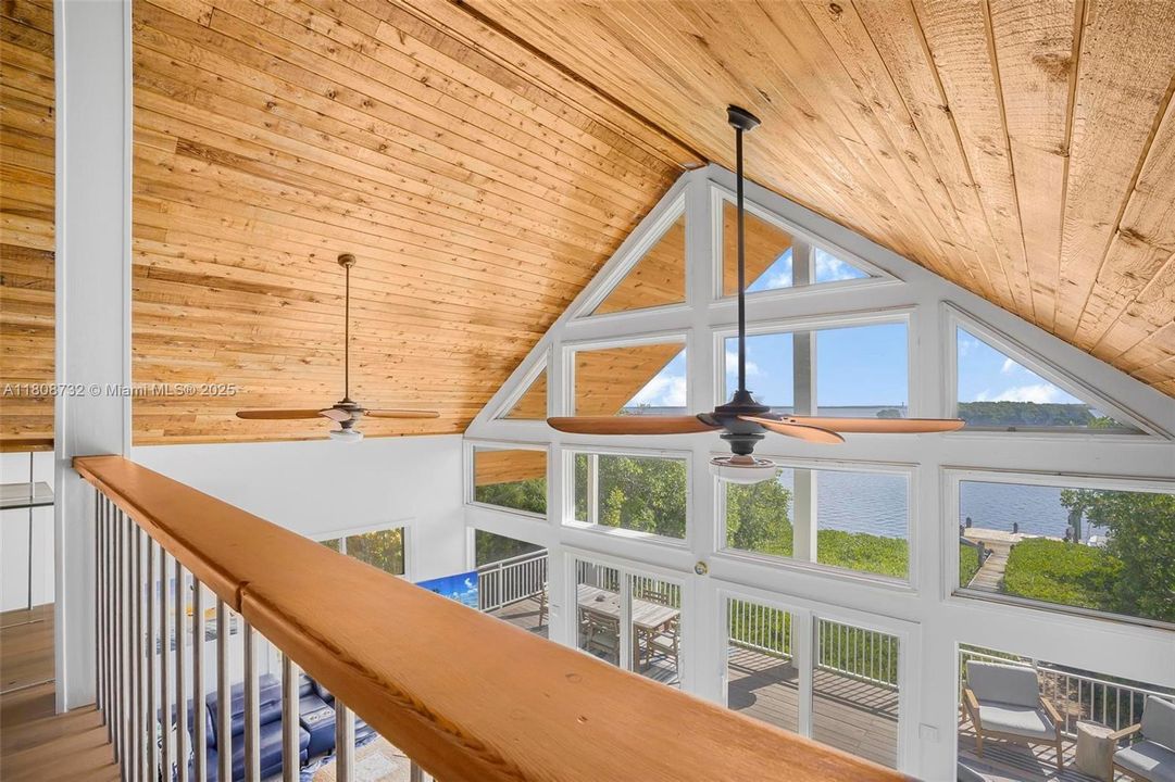 На продажу: $2,999,999 (3 спален, 2 ванн, 1711 Квадратных фут)