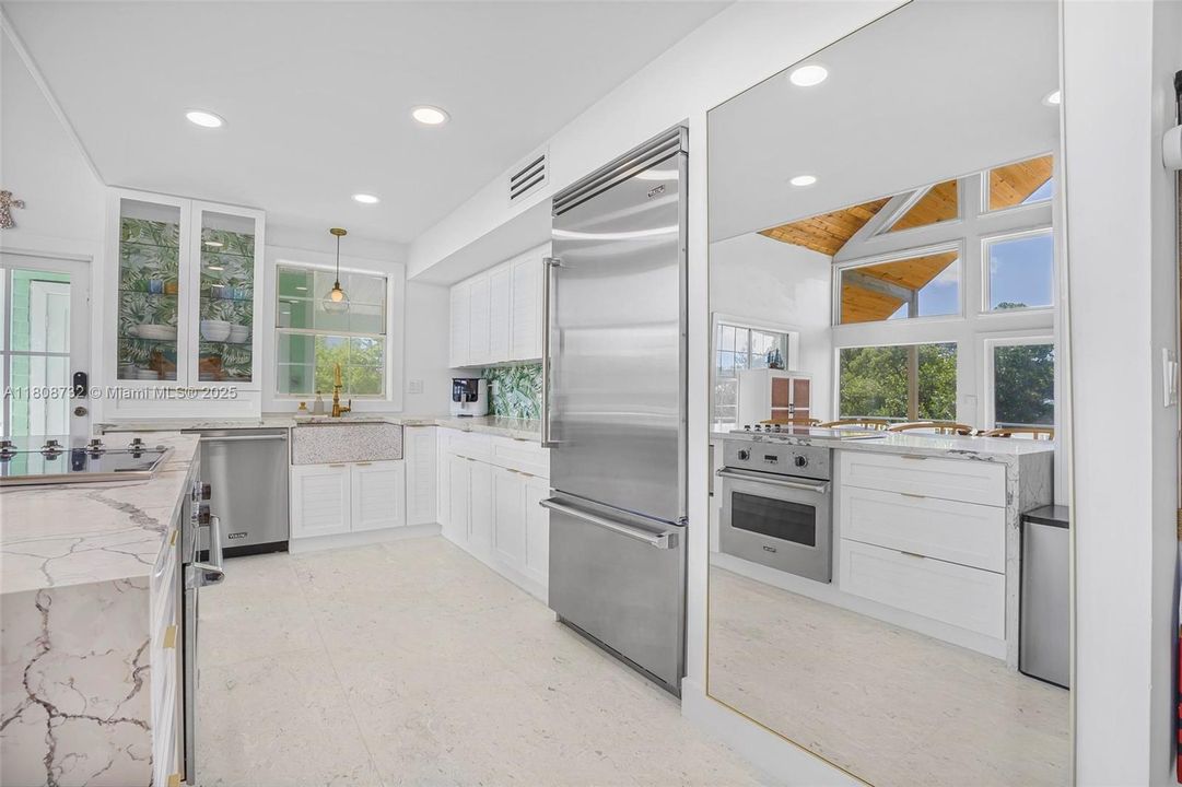 На продажу: $2,999,999 (3 спален, 2 ванн, 1711 Квадратных фут)