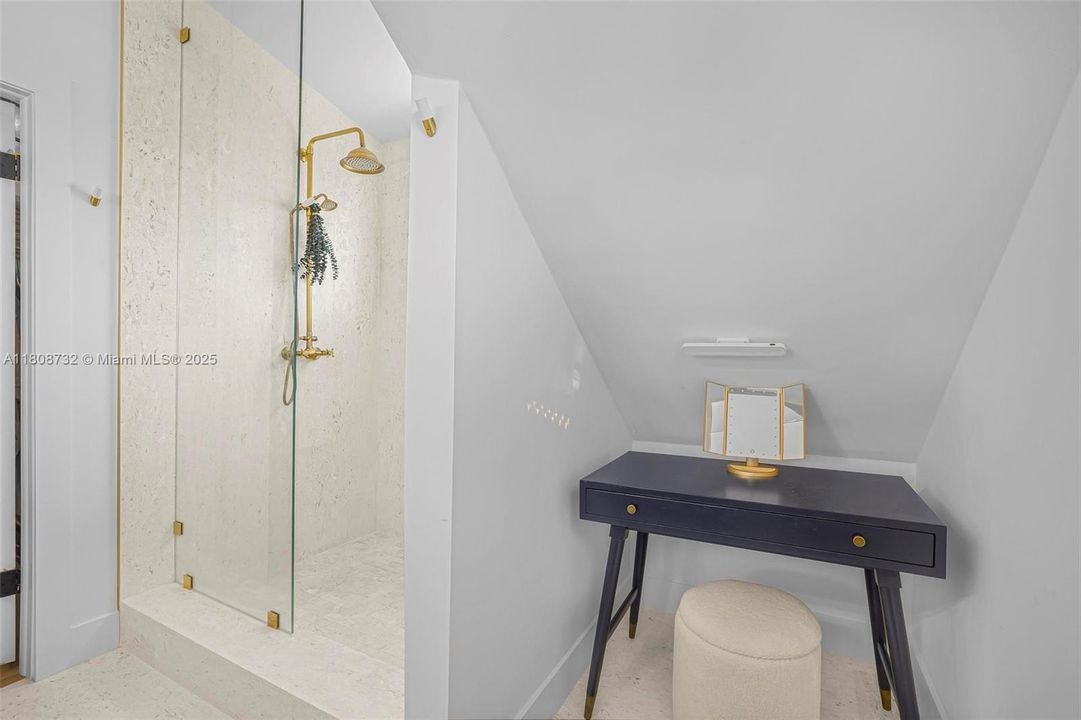 На продажу: $2,999,999 (3 спален, 2 ванн, 1711 Квадратных фут)