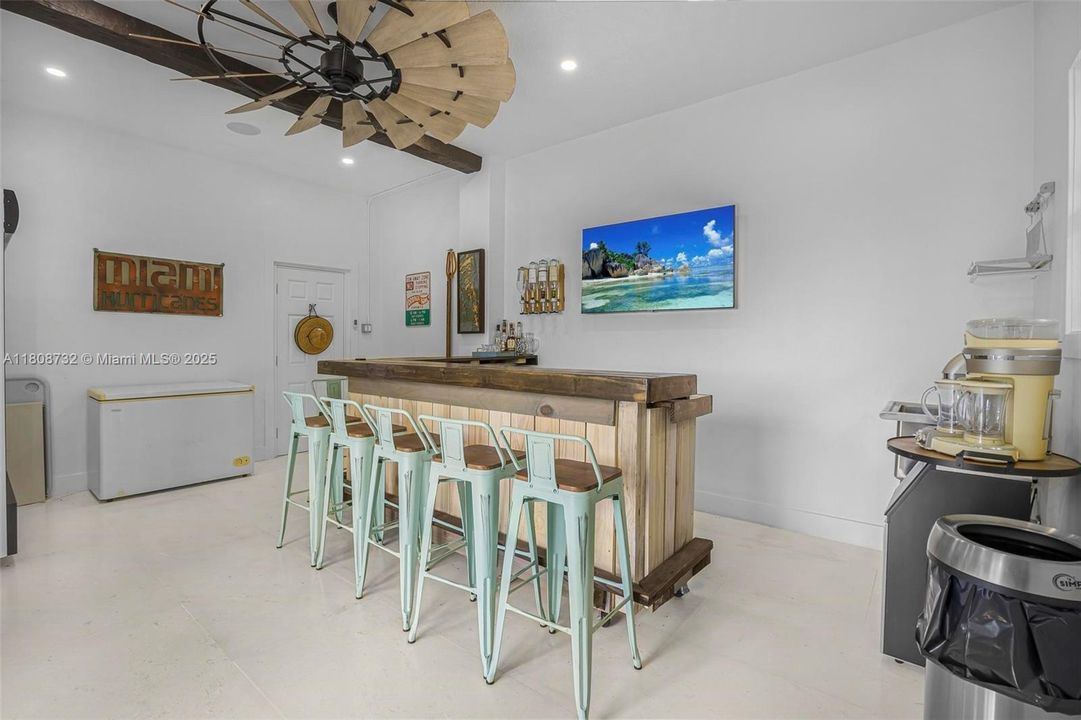 На продажу: $2,999,999 (3 спален, 2 ванн, 1711 Квадратных фут)