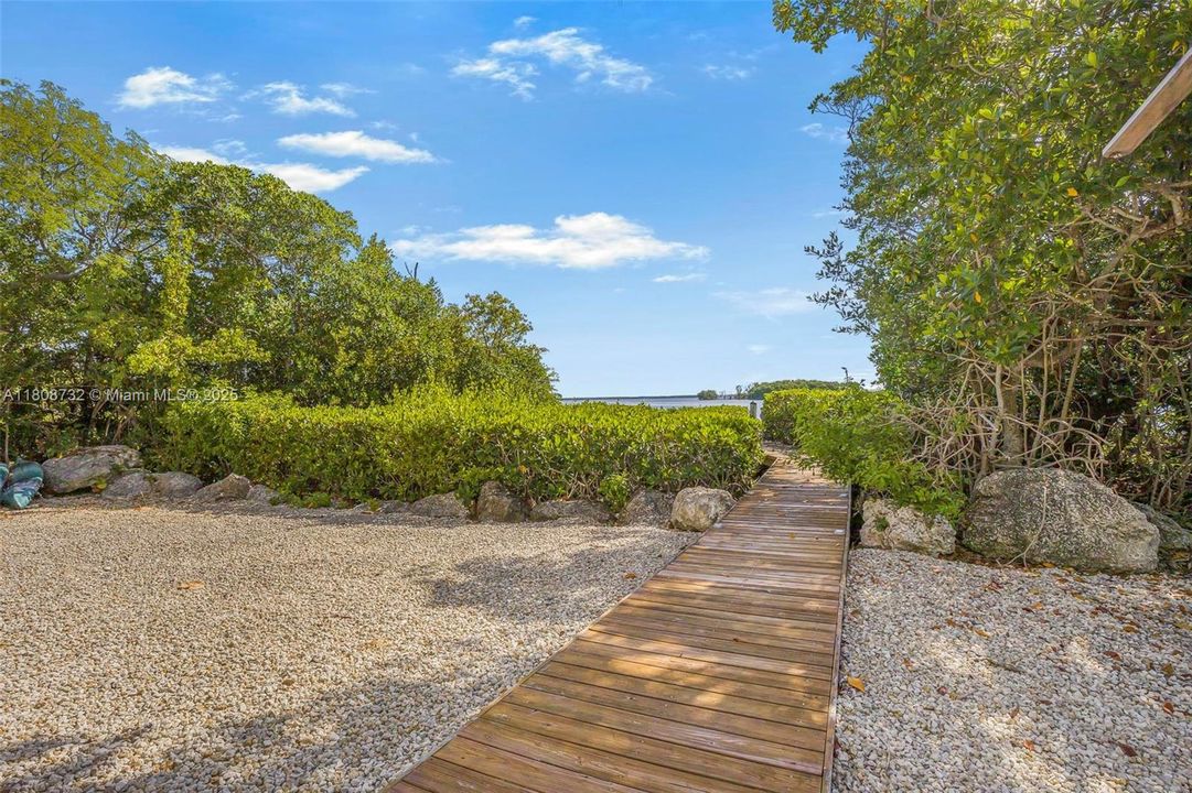 На продажу: $2,999,999 (3 спален, 2 ванн, 1711 Квадратных фут)