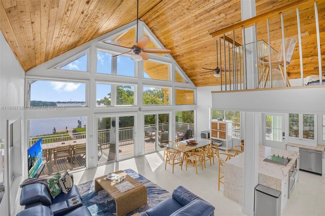 На продажу: $2,999,999 (3 спален, 2 ванн, 1711 Квадратных фут)