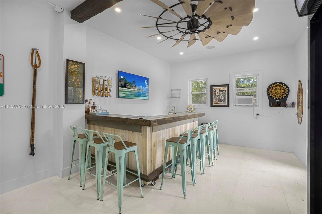 На продажу: $2,999,999 (3 спален, 2 ванн, 1711 Квадратных фут)