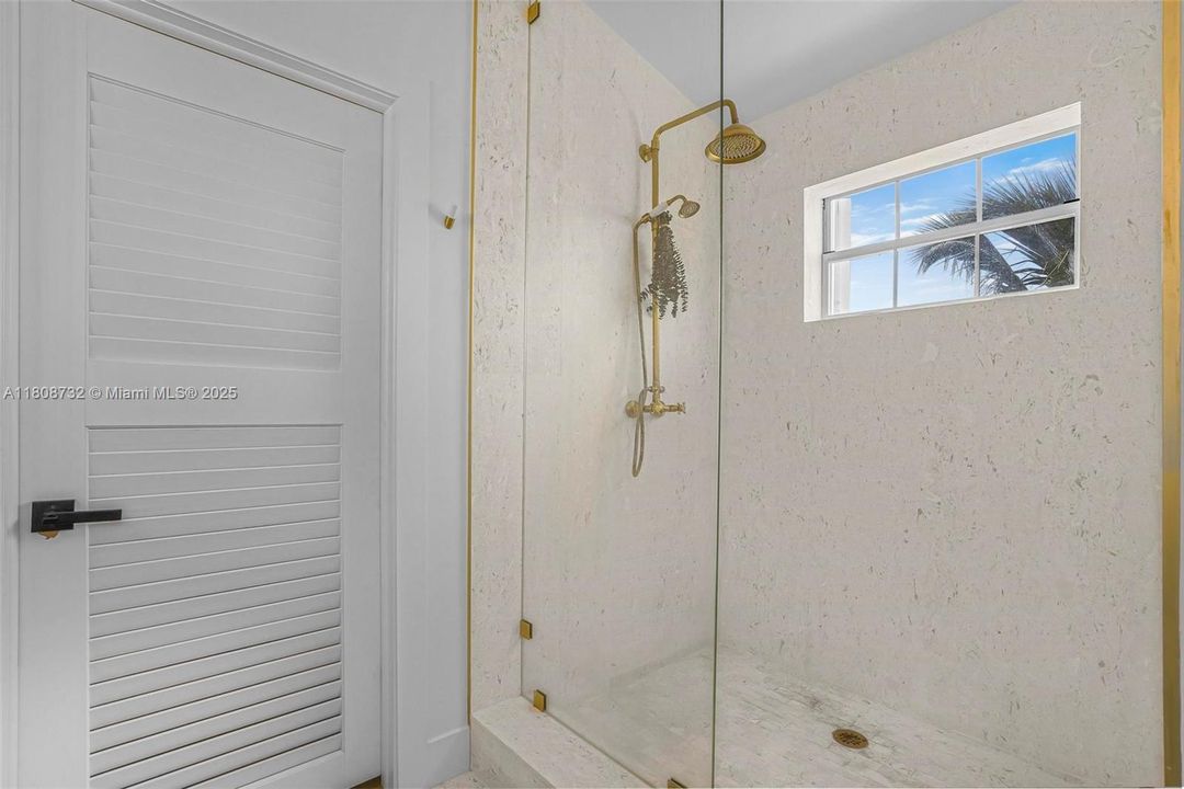 На продажу: $2,999,999 (3 спален, 2 ванн, 1711 Квадратных фут)