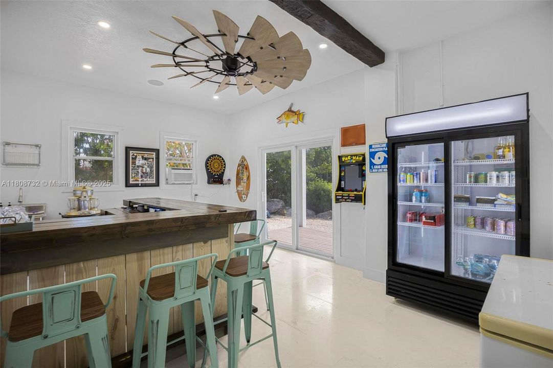 На продажу: $2,999,999 (3 спален, 2 ванн, 1711 Квадратных фут)