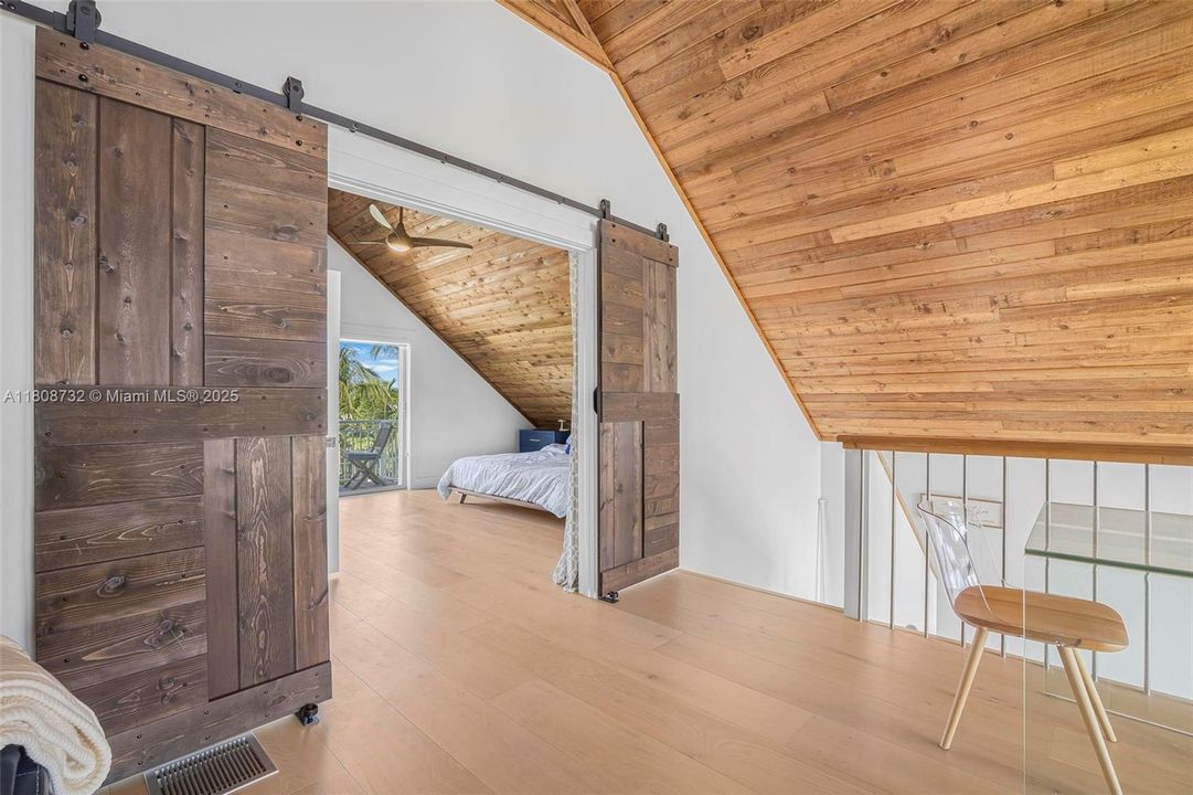 На продажу: $2,999,999 (3 спален, 2 ванн, 1711 Квадратных фут)