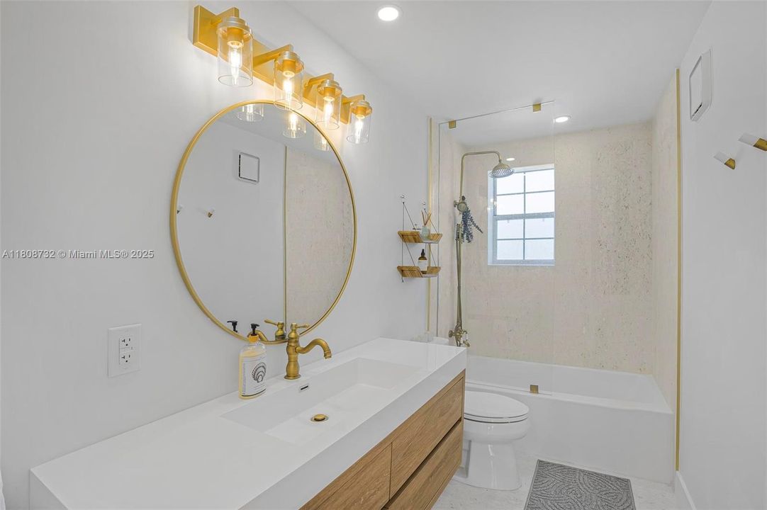 На продажу: $2,999,999 (3 спален, 2 ванн, 1711 Квадратных фут)