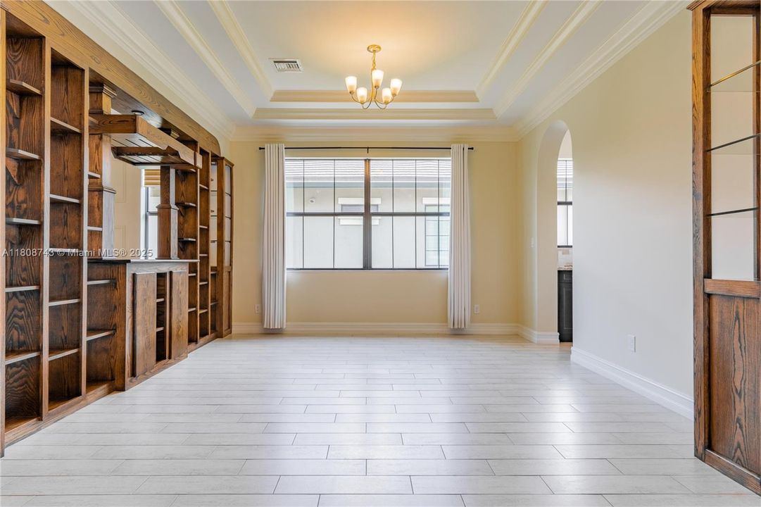 最近租的: $8,900 (5 贝兹, 5 浴室, 4600 平方英尺)