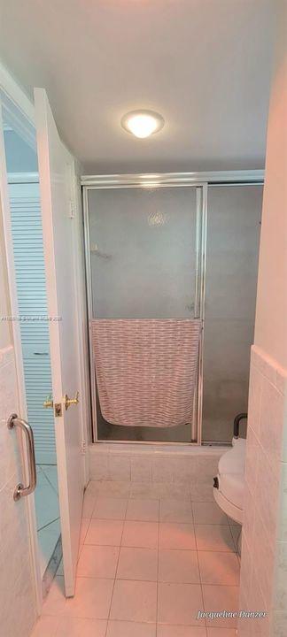 Infrared light available in the master bathroom