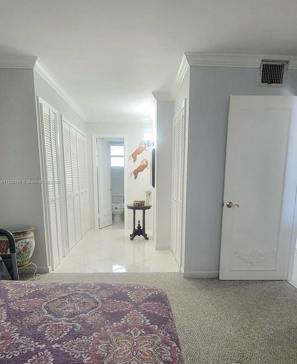 待售: $223,000 (1 贝兹, 1 浴室, 812 平方英尺)