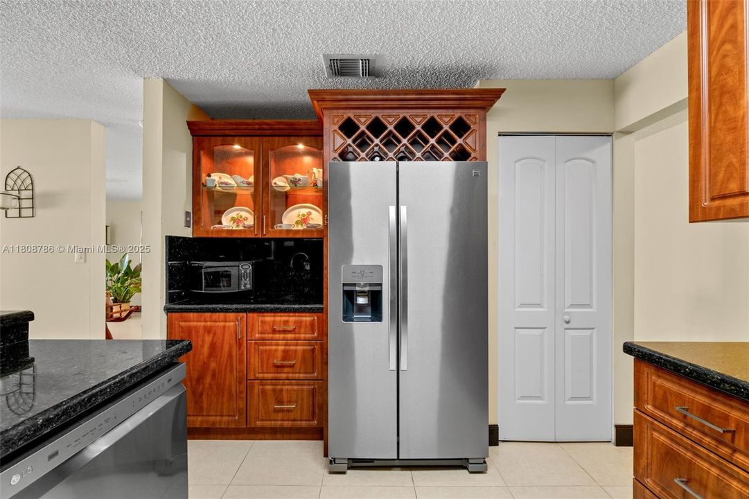 Vendido Recientemente: $635,000 (3 camas, 2 baños, 1687 Pies cuadrados)