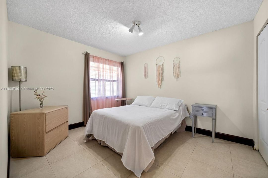 Vendido Recientemente: $635,000 (3 camas, 2 baños, 1687 Pies cuadrados)